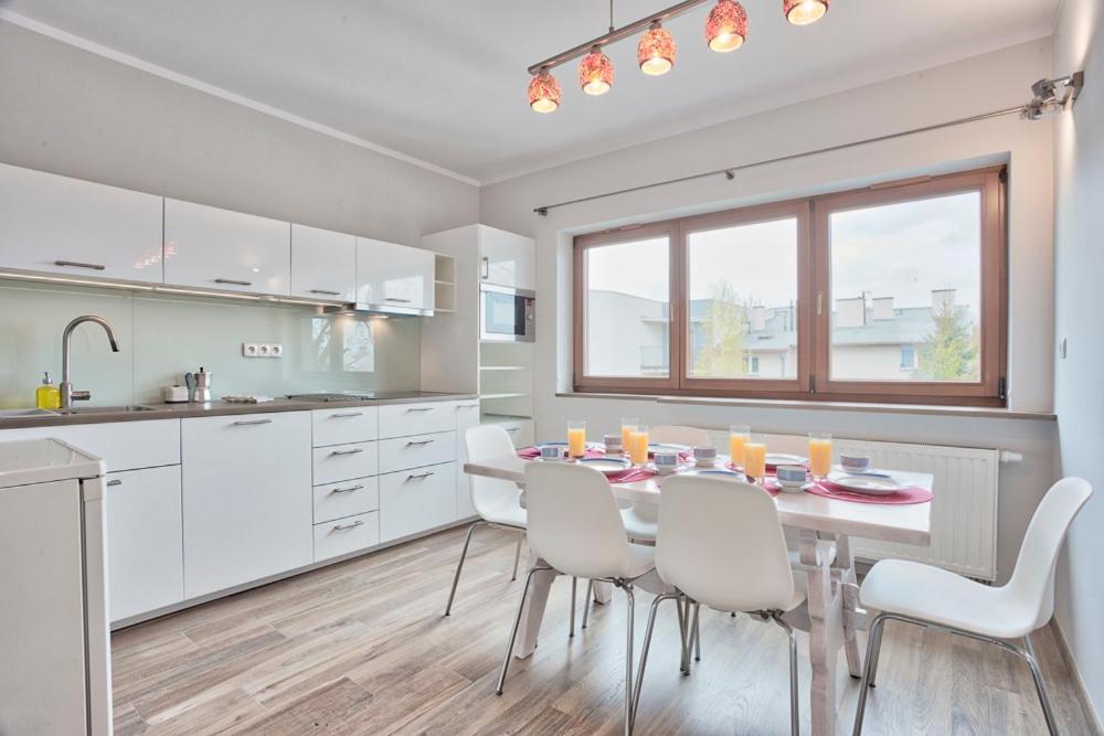 Family Apartment By Tyzenhauz Krasków Εξωτερικό φωτογραφία